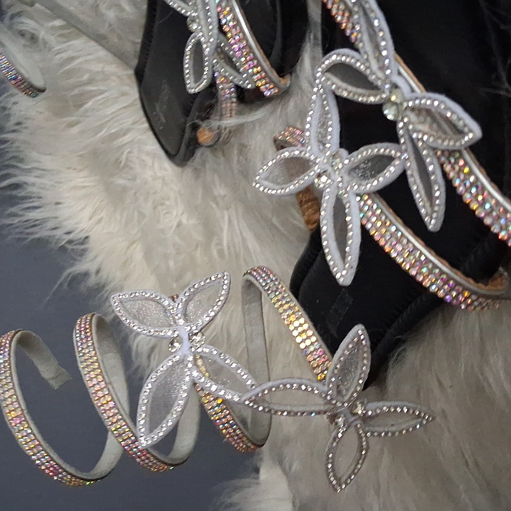Rocawear Amazing Rhinstone Sandals - Picture 15 of 15